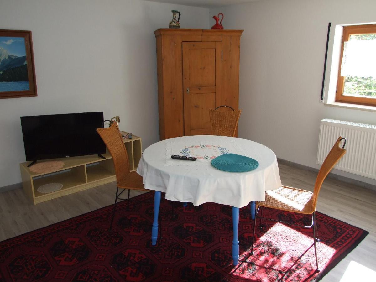 Ferienwohnung Haus Edeltraud Im Suedschwarzwald, Grosse, Helle, Ruhige Souterrain-Whg, Hunde Geeignet, Mit 2 Fahrraedern, 3 Baeckereien Mit Fruehstueck, 2 Lebensmittel-, 1 Italien-Pastalaeden, Kontakt Peter Heubueschl Aus Loerrach ไรน์เฟลเดิน ภายนอก รูปภาพ